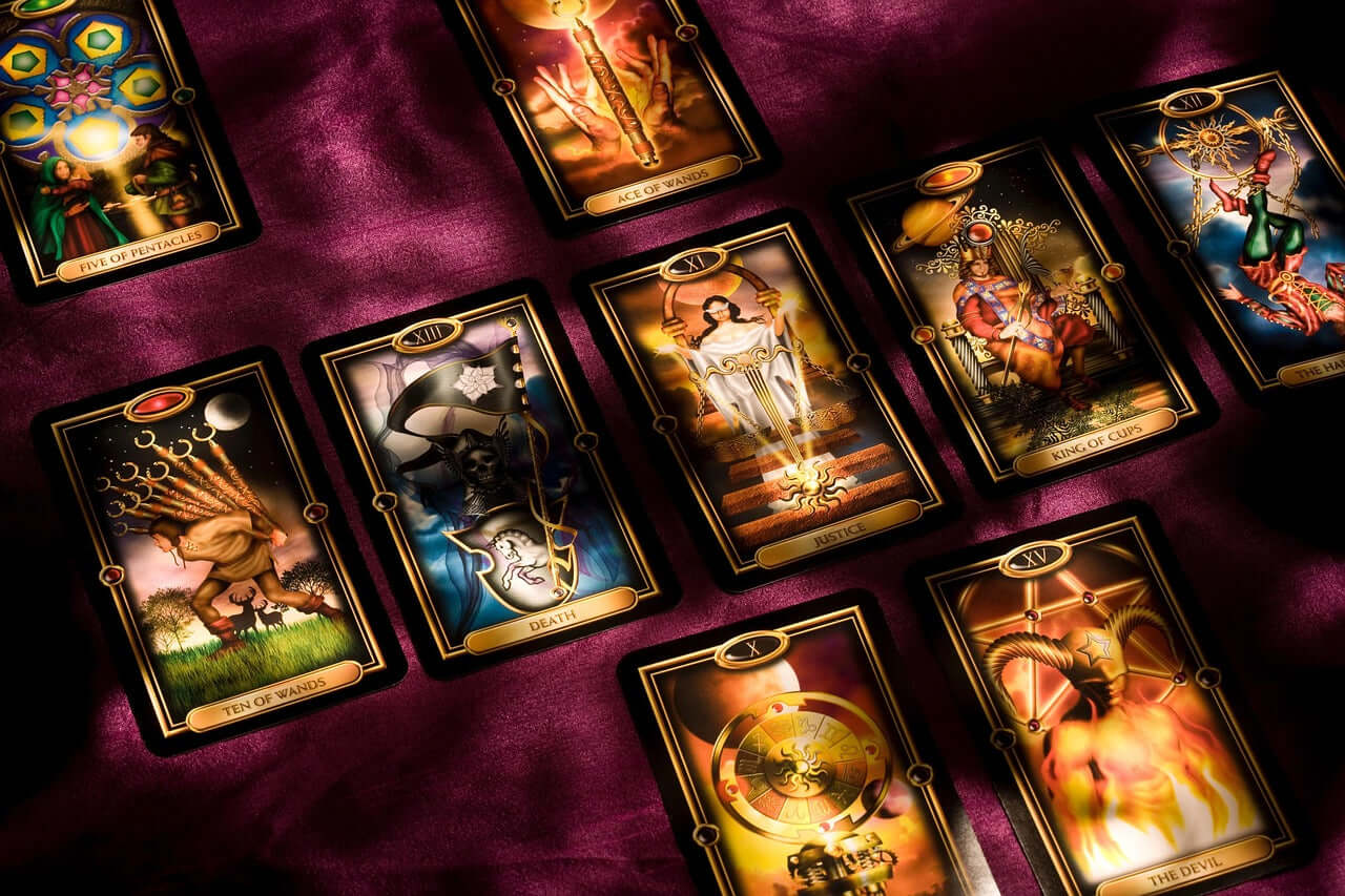 Intuitive Tarot Card Reading – Soul-Aligned Guidance for Clarity & Insight.